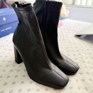 Steve Madden Ankle Boot Color Black Size 7.5 Perfect Shape!
